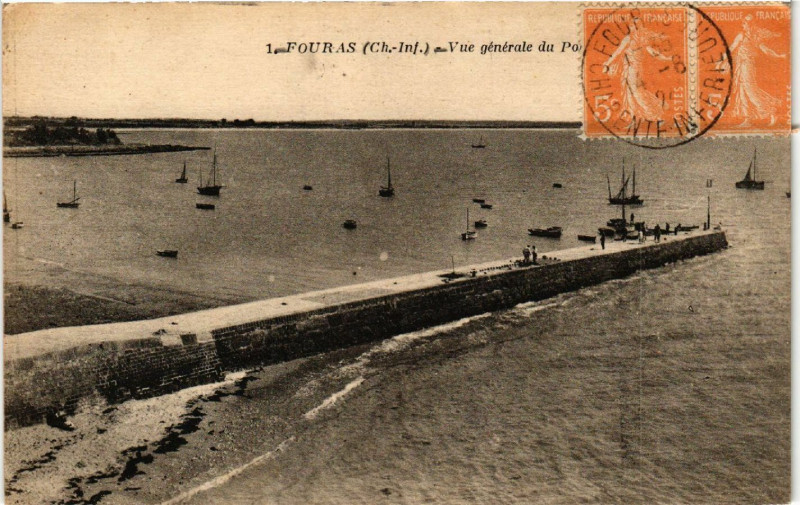 Carte postale ancienne Fouras - Vue générale du Port à Fouras