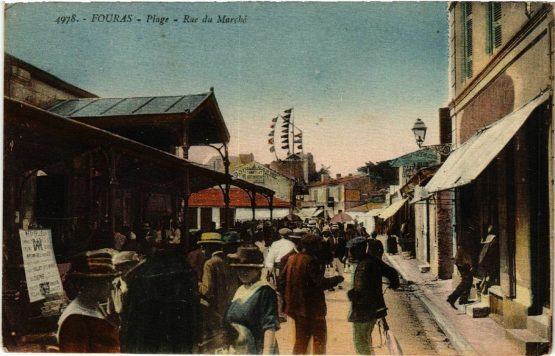 Carte postale ancienne Fouras - Plage - Rue du Marché à Fouras