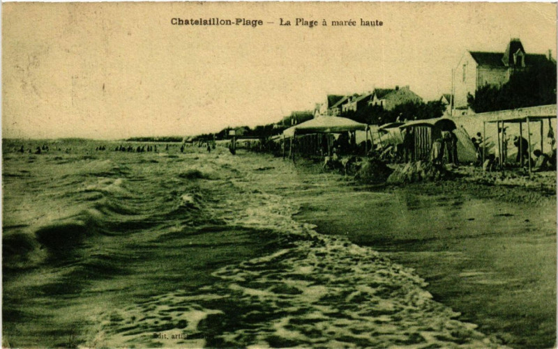 Carte postale ancienne Chatelaillon-Plage - La Plage a marée haute à Châtelaillon-Plage