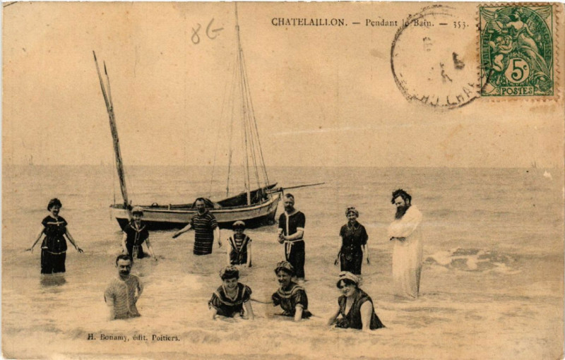 Carte postale ancienne Chatelaillon - Pendant le Bain
