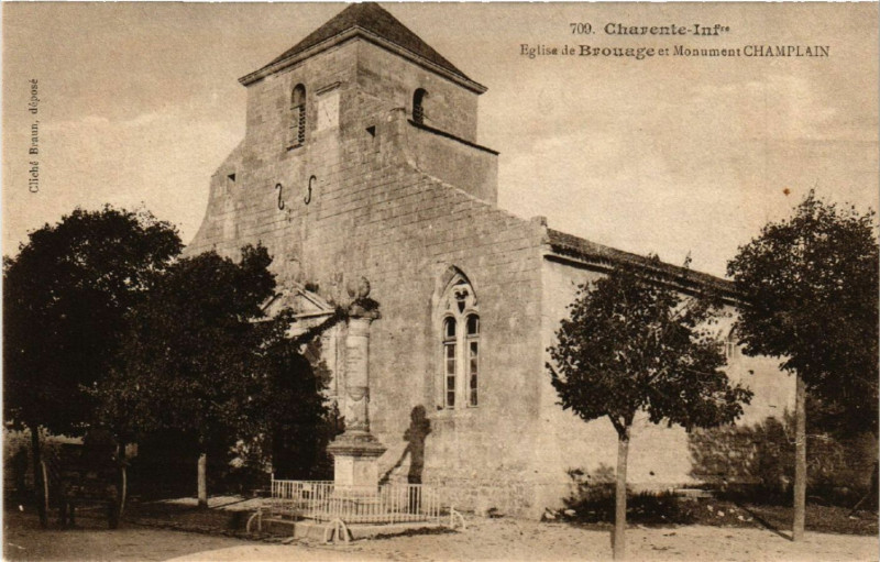Carte postale ancienne Brouage - Eglise de Brouage et Monument Champlain
