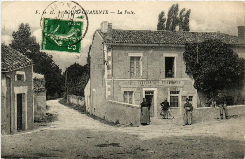 Carte postale ancienne Bourg-Charente - La Poste