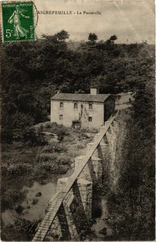 Carte postale ancienne Aigrefeuille - La Passerelle