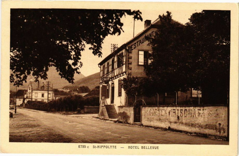 Carte postale ancienne Saint-Hippolyte - Hotel Bellevue à Saint-Hippolyte