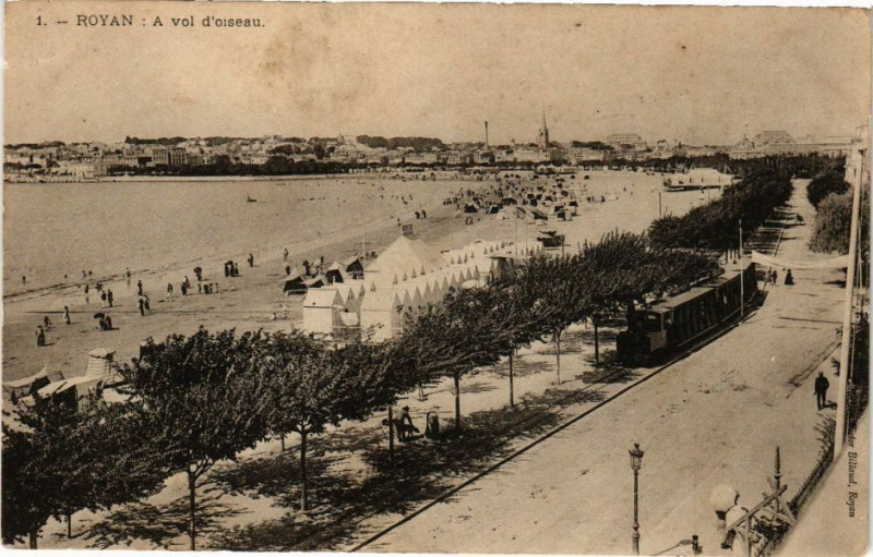 Carte postale ancienne Royan - A vol d'oiseau à Royan