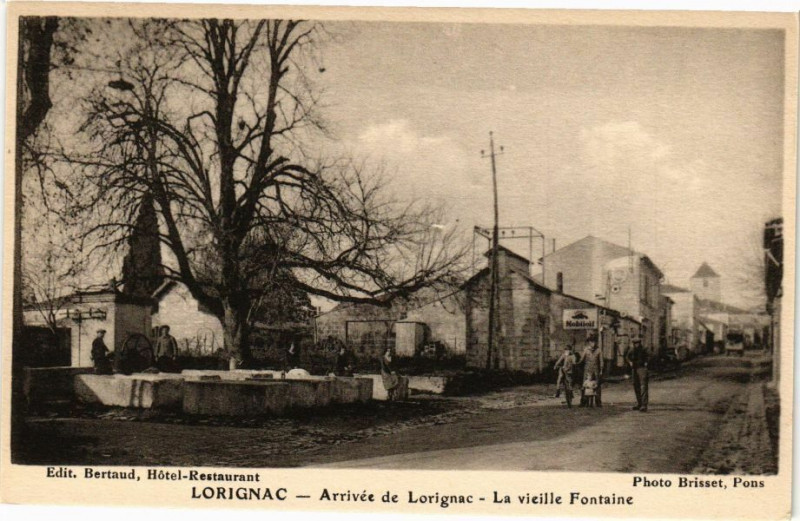 Carte postale ancienne Lorignac - Arrivée de Lorignac - La vieille Fontaine à Lorignac