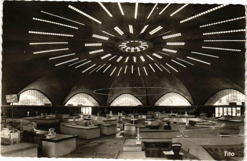 Carte postale ancienne Royan - Intérieur du Marché.La VoÃºte à Royan