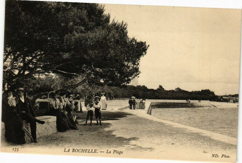 Carte postale ancienne La Rochelle - La Plage à La Rochelle