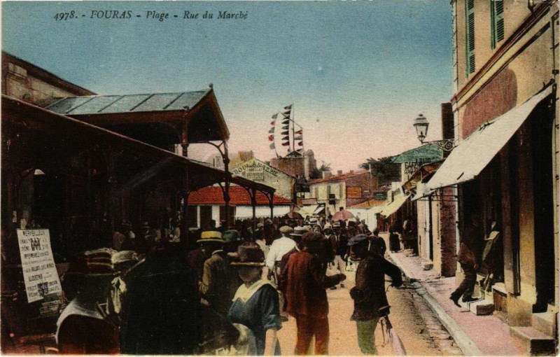 Carte postale ancienne Fouras - Plage - Rue du Marché à Fouras