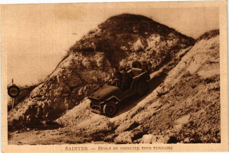 Carte postale ancienne Saintes - Ecole de Conduite tous Terrans à Saintes