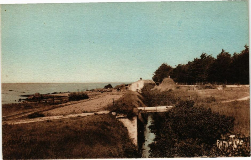 Carte postale ancienne Le Canal Saint-Jean entre Angoulins et Chatelaillon à Angoulins