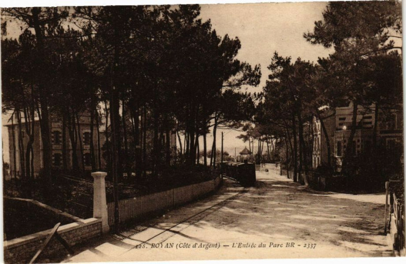 Carte postale ancienne Royan (Cote d'Argent) - L'Entréedu Parc Br à Royan