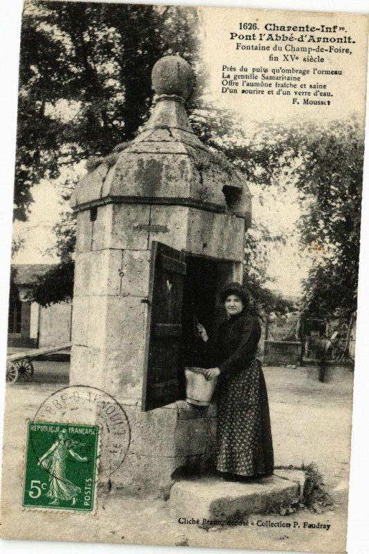 Carte postale ancienne Pont l'Abbé-d'Arnoit - Fontaine du Champ-le-Foire Xv