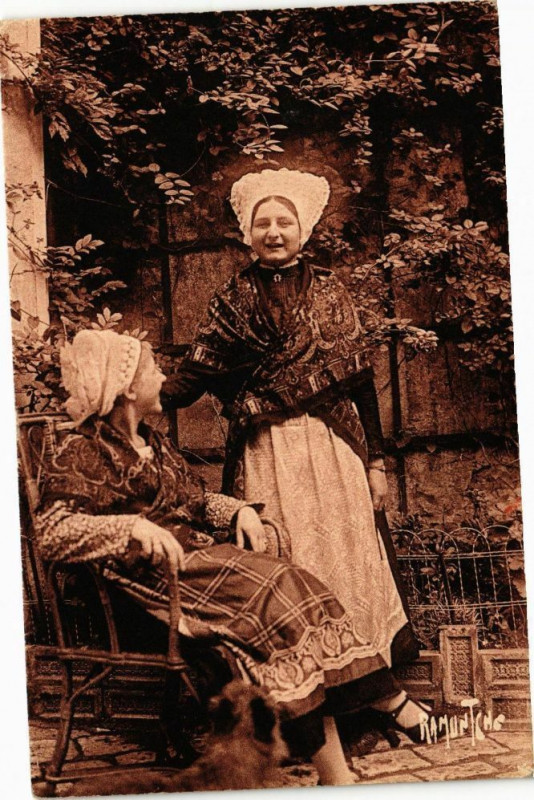 Carte postale ancienne Costumes et Coiffes de l'Aunis et Santonge