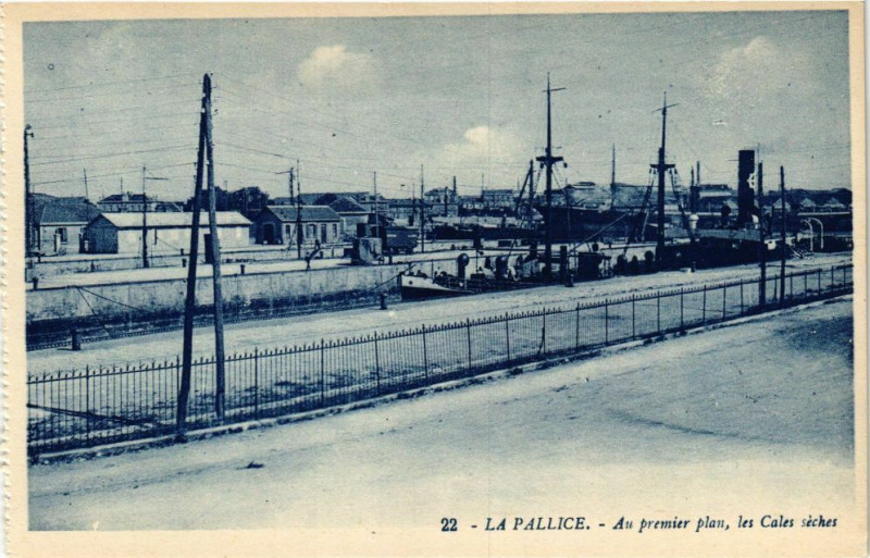Carte postale ancienne La Pallice - Au premier plan les Cales Séches
