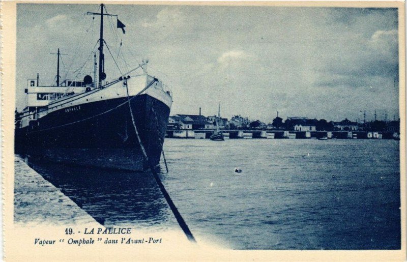 Carte postale ancienne La Pallice - Vapeur Ompbale dans l'Avant-Port