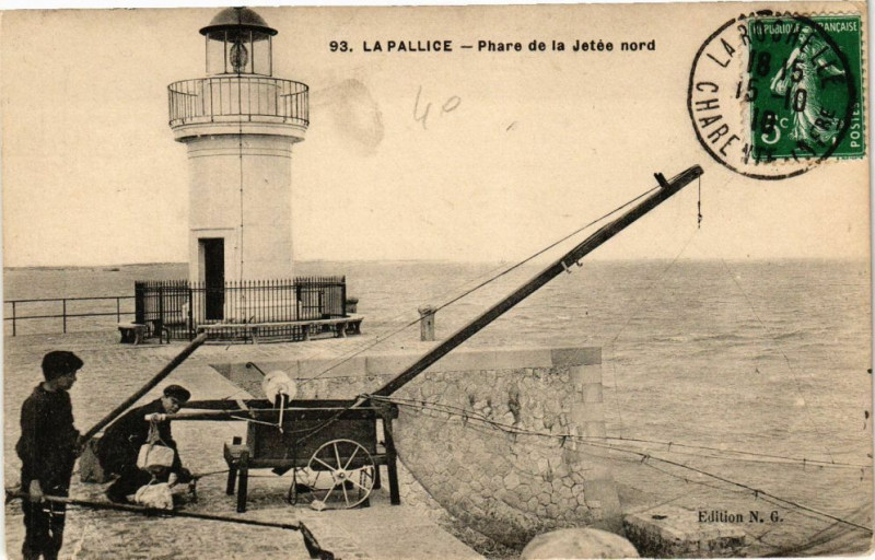 Carte postale ancienne La Pallice - Phare de la Jetée nord