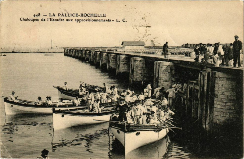 Carte postale ancienne La Pallice-Rochelle - Chaloupes de l'Escarde aux approvisionnements