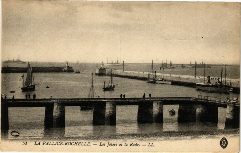 Carte postale ancienne La Pallice-Rochelle - Les Jetées et la Rade