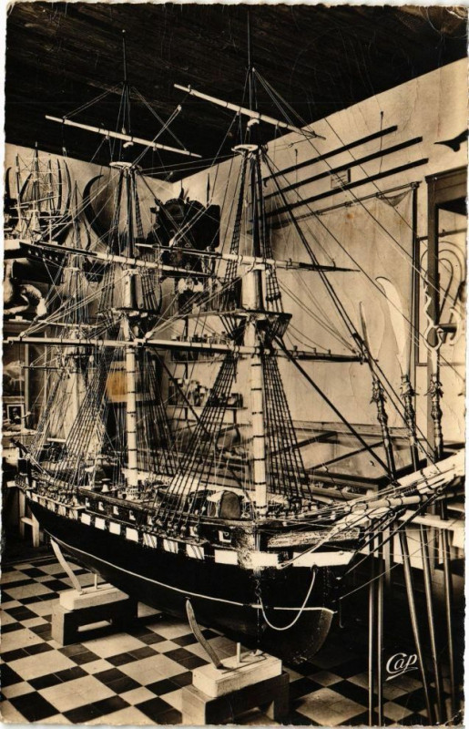 Carte postale ancienne La Phare des Baleines - Ile-de-Re - Le Musée de la Mer...