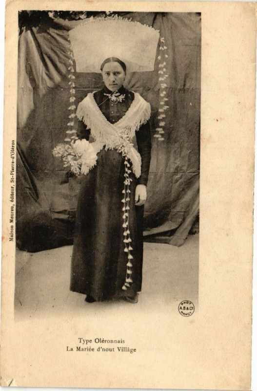 Carte postale ancienne Type Oléronnais - La Mariée d'nout Village