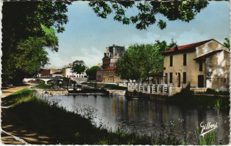 Carte postale ancienne Jarnac Charente aux Ecluses France à Jarnac