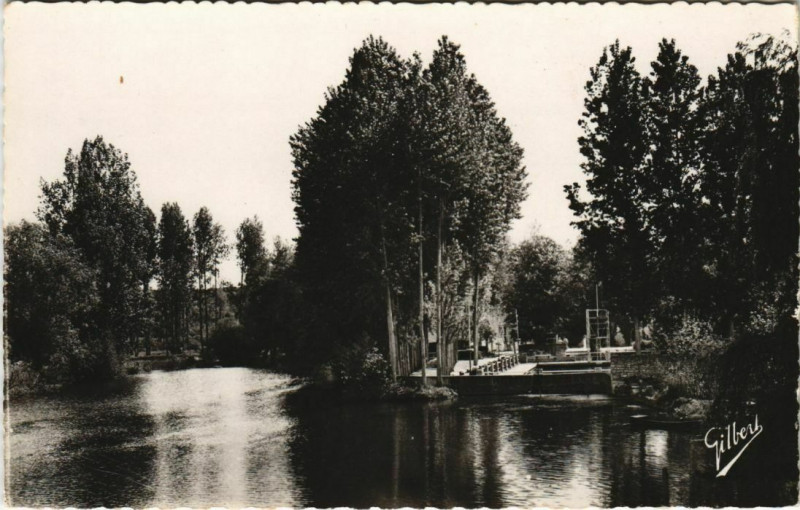 Carte postale ancienne Ruffec La Charente a Condac France à Ruffec