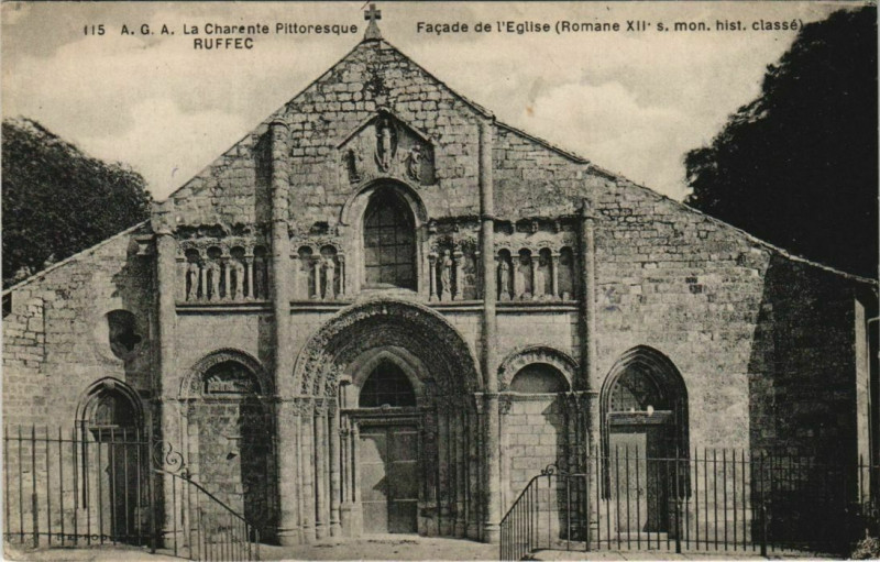 Carte postale ancienne Ruffec Eglise France à Ruffec