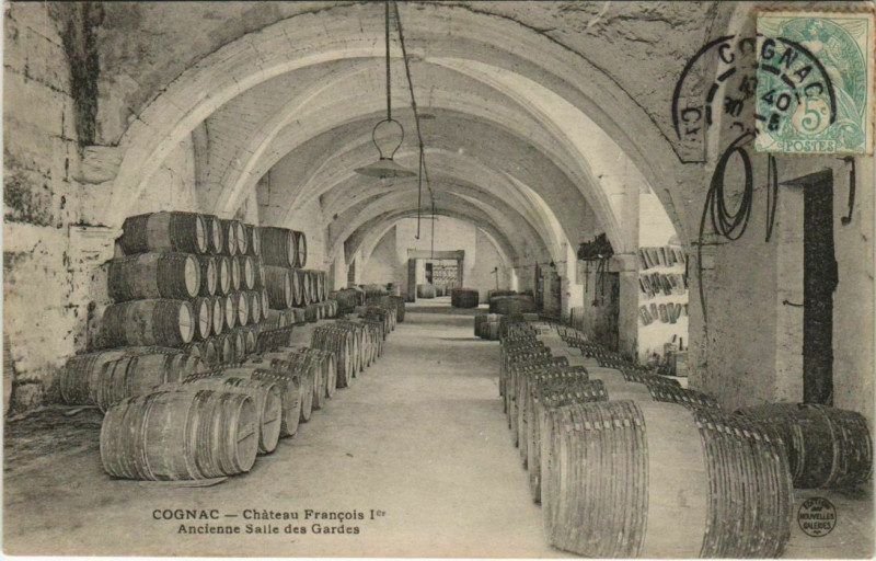 Carte postale ancienne Cognac Chateau Francois Ier Ancienne Salle des Gardes France à Cognac