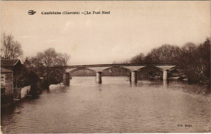 Carte postale ancienne Confolens Le Pont Neuf France à Confolens