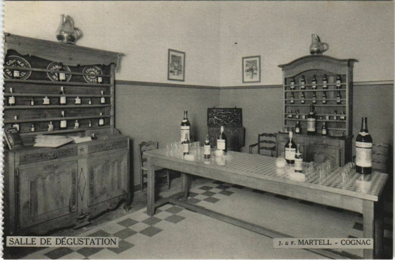 Carte postale ancienne Cognac- Salle de Degustation France à Cognac