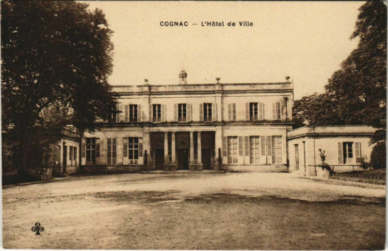 Carte postale ancienne Cognac- Hotel de Ville France à Cognac