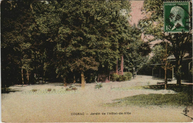 Carte postale ancienne Cognac- Jardin de l'Hotel de Ville France à Cognac