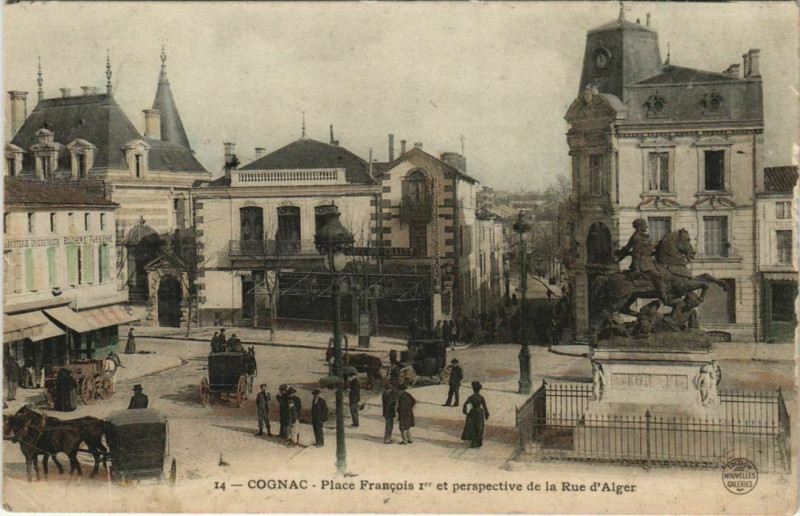 Carte postale ancienne Cognac- Place Francois 1er et Rue d'Alger France à Cognac
