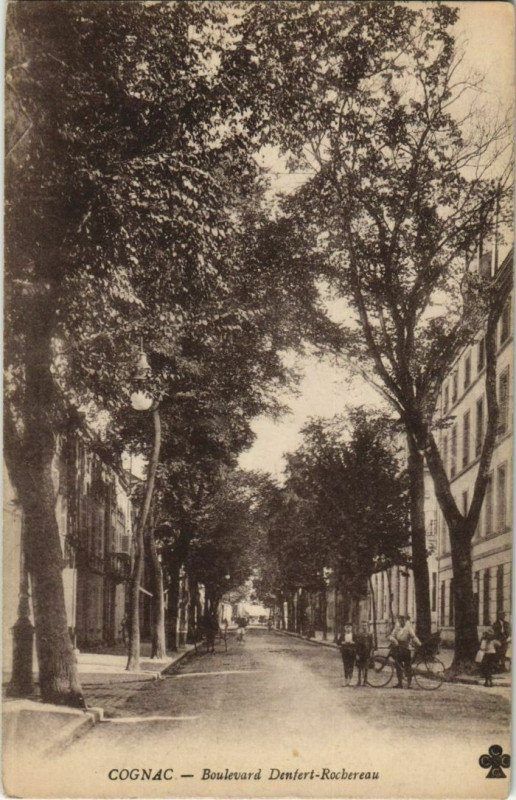 Carte postale ancienne Cognac- Boulevard Denfert Rochereau France à Cognac