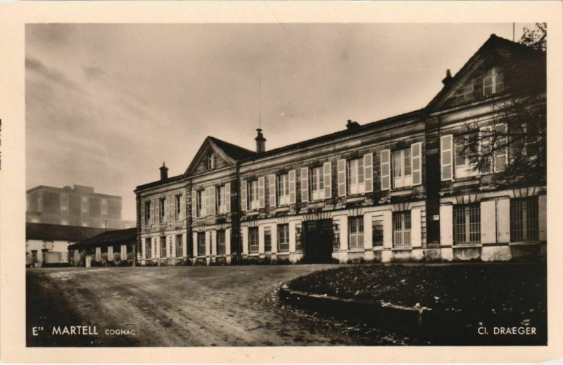 Carte postale ancienne Cognac- Ets Martell France à Cognac