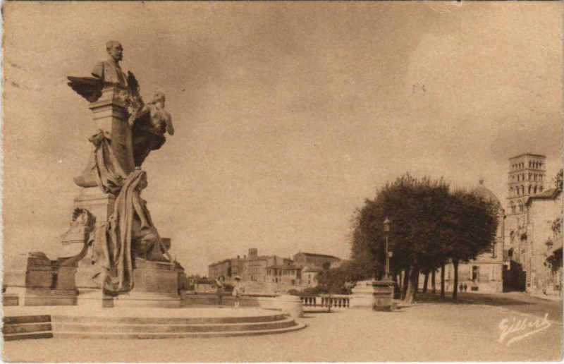 Carte postale ancienne Angouleme- Monument Carnot France à Angoulême