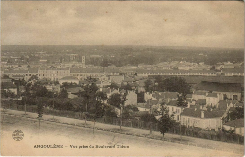 Carte postale ancienne Angouleme- vue prise du Boulevard Thiers France à Angoulême