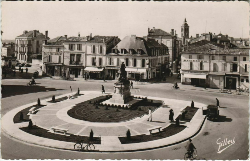 Carte postale ancienne Cognac- Place Francois 1er France à Cognac