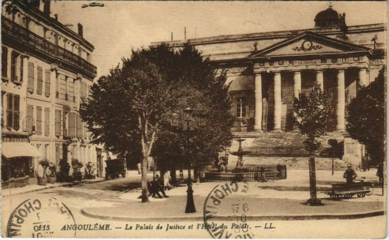 Carte postale ancienne Angouleme- Palais de Justice et Hotel du Palais France à Angoulême