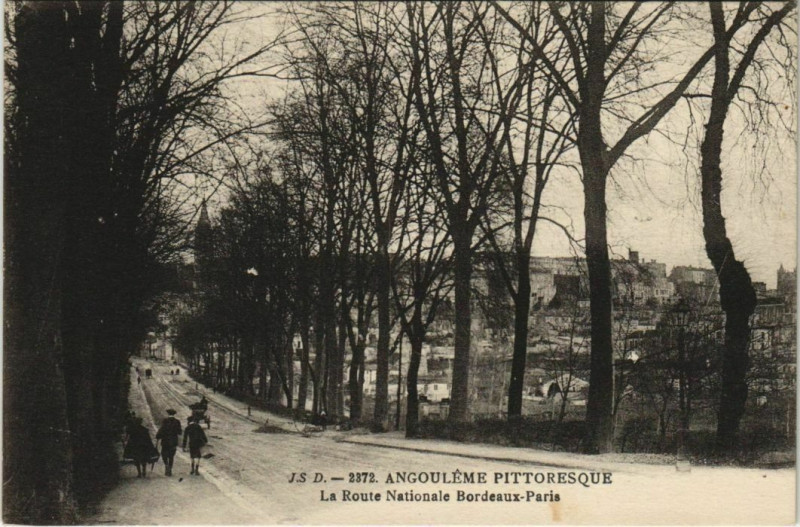 Carte postale ancienne Angouleme- Route Nationale Bordeaux Paris France à Angoulême
