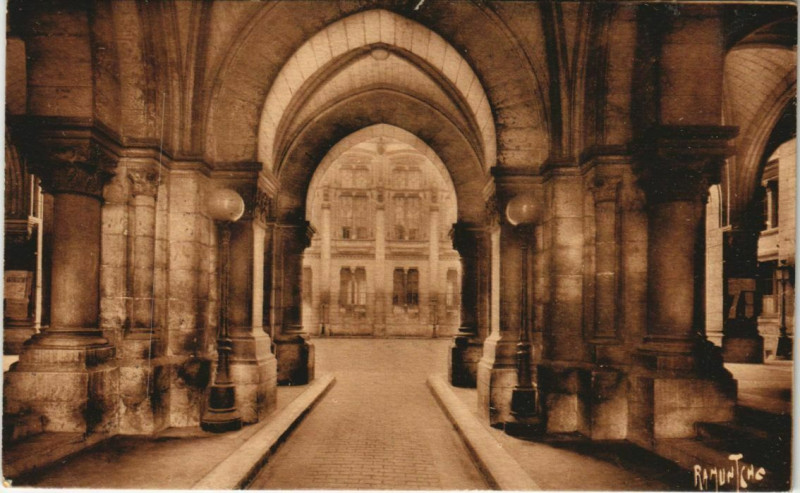 Carte postale ancienne Angouleme- Hotel de Ville France à Angoulême