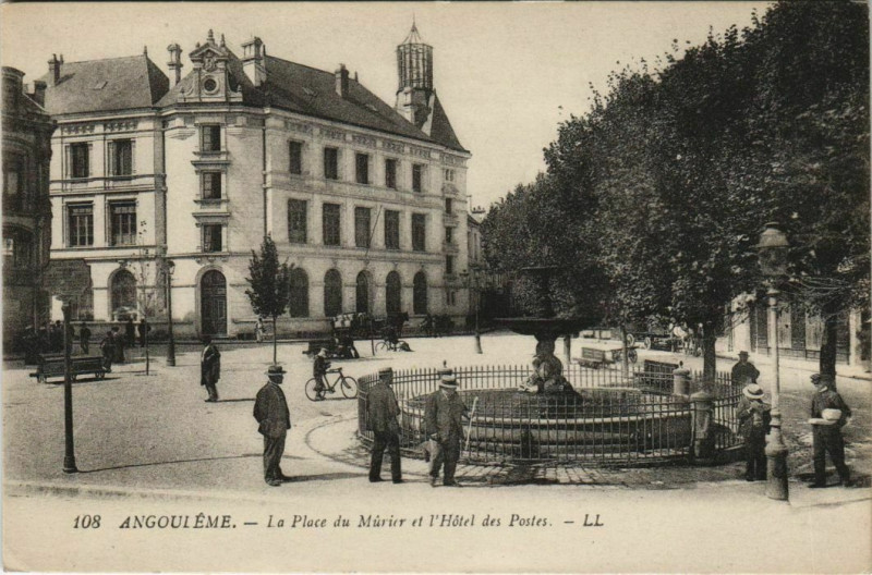 Carte postale ancienne Angouleme- La Place du Murier et Hotel des Postes France à Angoulême