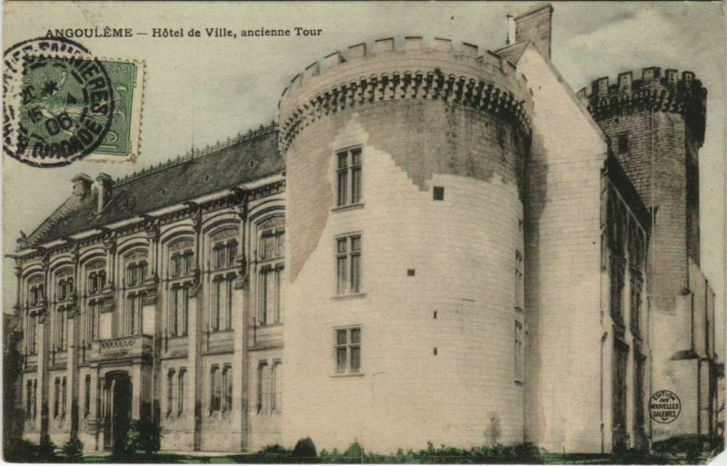 Carte postale ancienne Angouleme- Hotel de Ville, ancienne Tour France à Angoulême