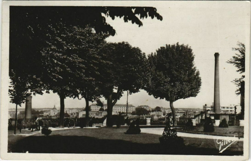 Carte postale ancienne Angouleme- vue de la place du Palet France à Angoulême