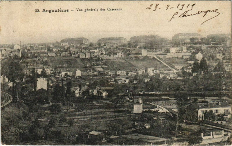 Carte postale ancienne Angouleme- vue generale des Casernes France à Angoulême