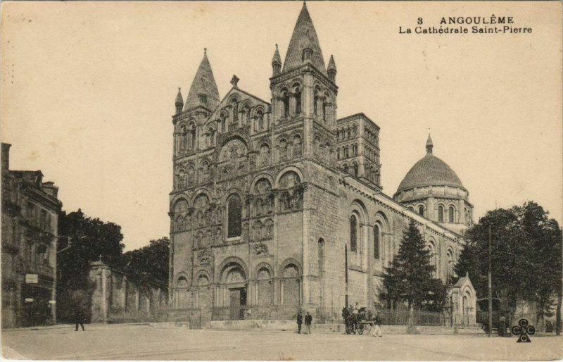 Carte postale ancienne Angouleme- Cathedrale Saint Pierre France à Angoulême