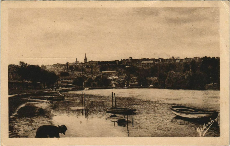 Carte postale ancienne Angouleme- La Ville vue du Port de l'Houmeau France à Angoulême