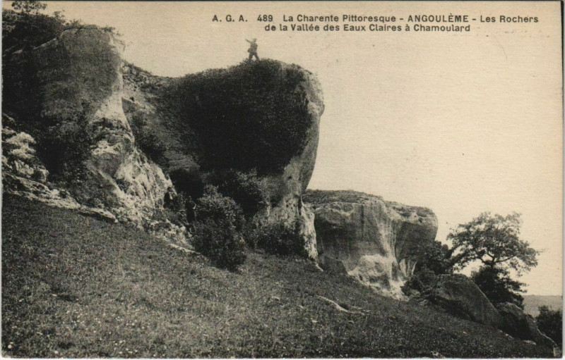 Carte postale ancienne Angouleme- Les Rochers de la Vallee France à Angoulême