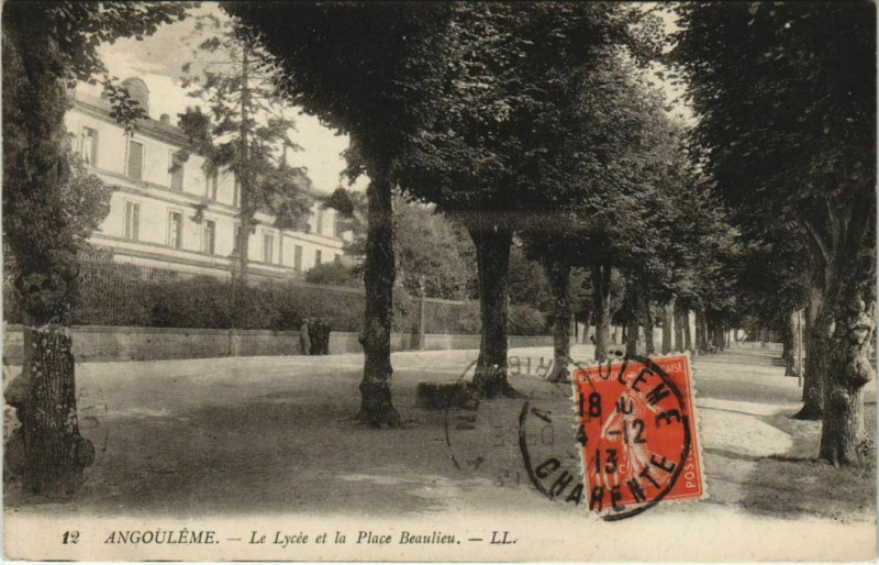 Carte postale ancienne Angouleme- Le Lycee et la Place Beaulieu France à Angoulême